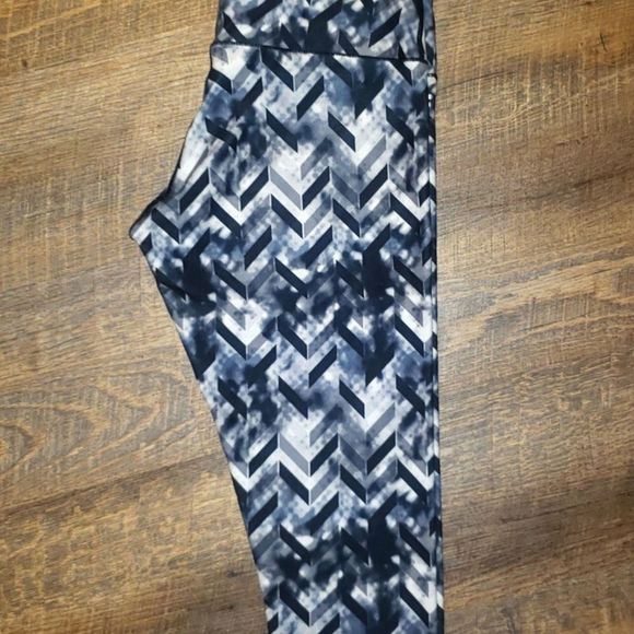 bcg Yoga Capris with Geometric Print - Picture 8 of 12